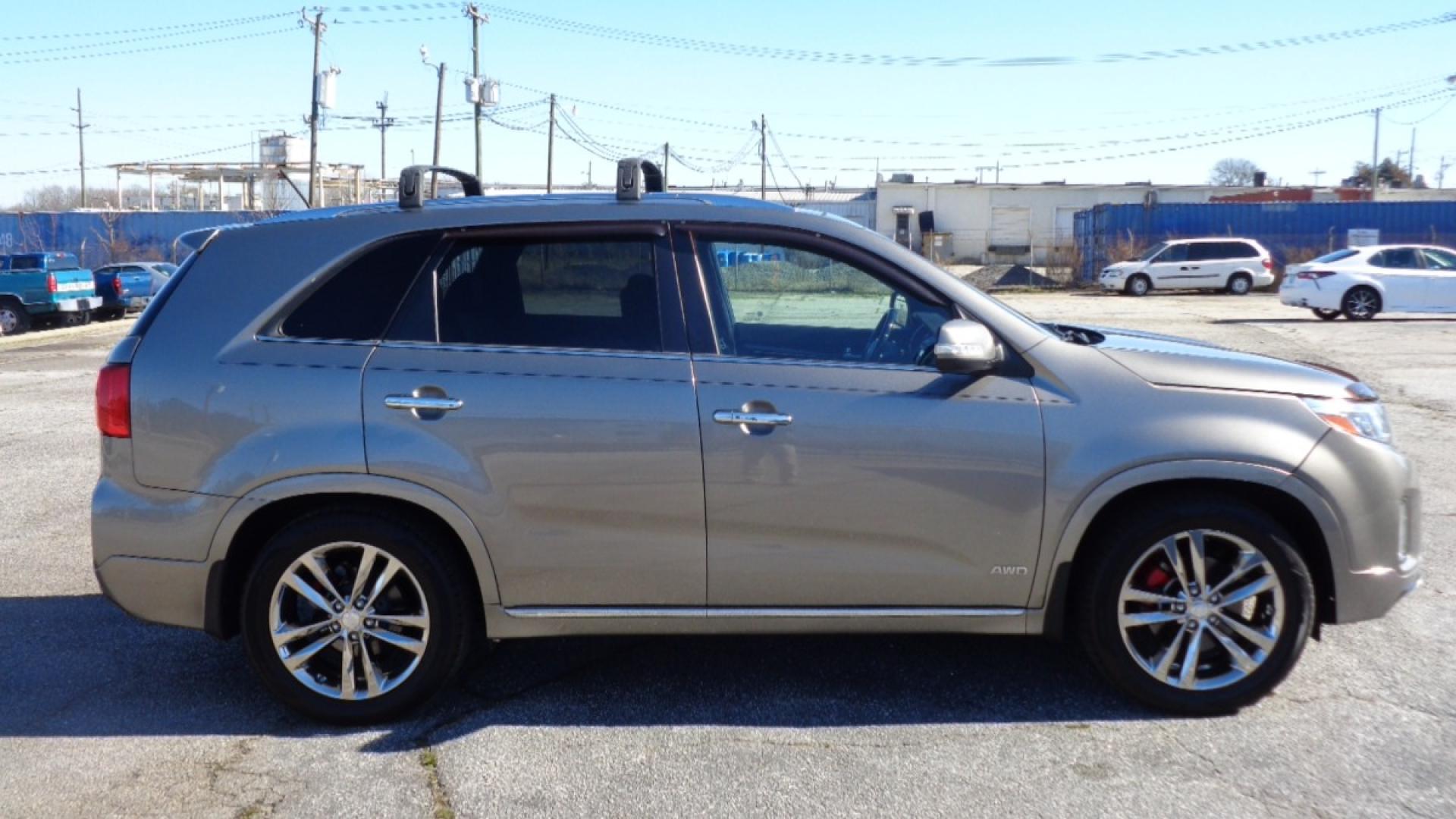 2015 /BLACK Kia Sorento SX V6 AWD (5XYKWDA73FG) with an 3.3L V6 DOHC 24V engine, 6-Speed Automatic transmission, located at 2812 White Horse Road, Greenville, SC, 29611, (864) 269-1711, 34.808655, -82.434776 - Photo#2