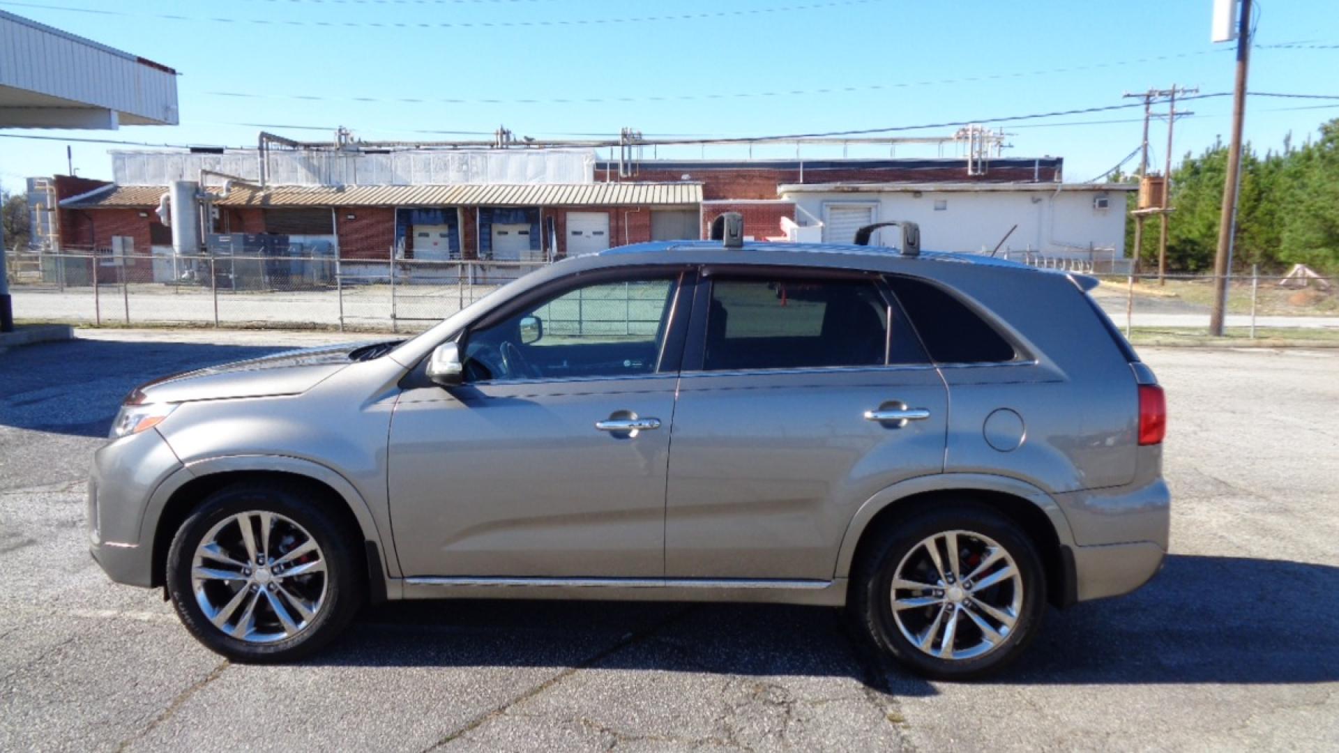 2015 /BLACK Kia Sorento SX V6 AWD (5XYKWDA73FG) with an 3.3L V6 DOHC 24V engine, 6-Speed Automatic transmission, located at 2812 White Horse Road, Greenville, SC, 29611, (864) 269-1711, 34.808655, -82.434776 - Photo#5