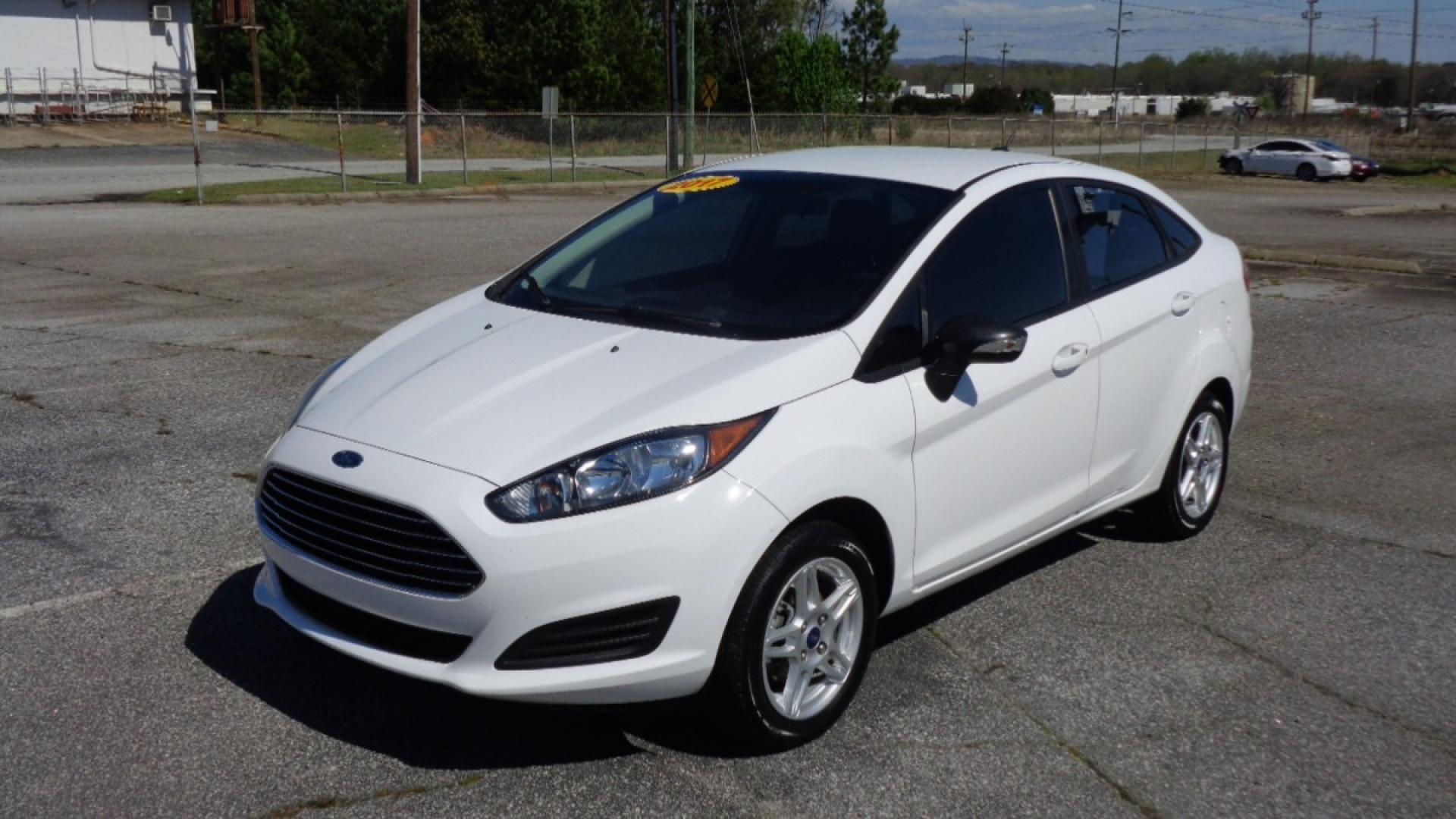 2017 WHITE /TAN Ford Fiesta SE Sedan (3FADP4BJ1HM) with an 1.6L L4 DOHC 16V engine, AUTOMATIC transmission, located at 2812 White Horse Road, Greenville, SC, 29611, (864) 269-1711, 34.808655, -82.434776 - Photo#0