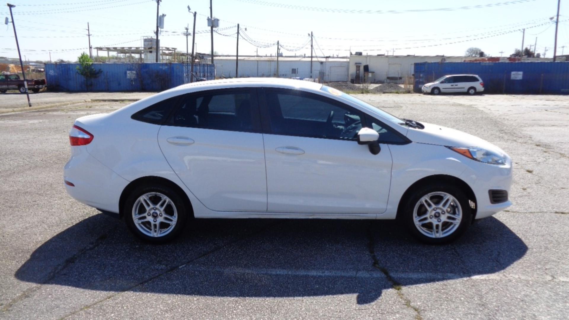 2017 WHITE /TAN Ford Fiesta SE Sedan (3FADP4BJ1HM) with an 1.6L L4 DOHC 16V engine, AUTOMATIC transmission, located at 2812 White Horse Road, Greenville, SC, 29611, (864) 269-1711, 34.808655, -82.434776 - Photo#2