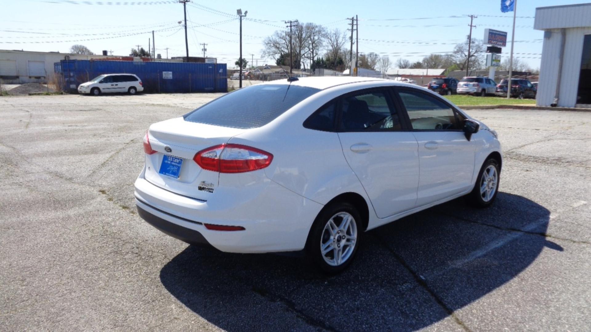 2017 WHITE /TAN Ford Fiesta SE Sedan (3FADP4BJ1HM) with an 1.6L L4 DOHC 16V engine, AUTOMATIC transmission, located at 2812 White Horse Road, Greenville, SC, 29611, (864) 269-1711, 34.808655, -82.434776 - Photo#3