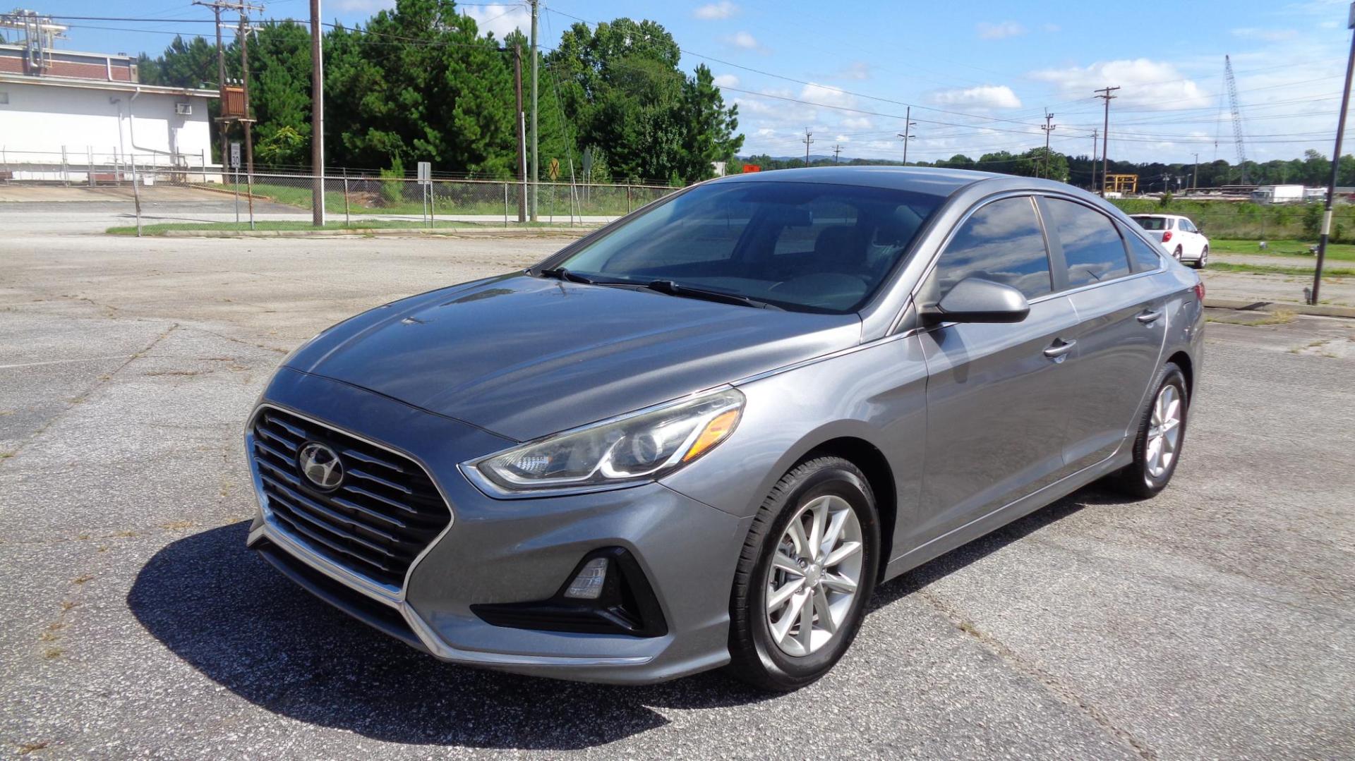 2018 GRAY /GRAY Hyundai Sonata SE (5NPE24AF4JH) with an 2.4L L4 DOHC 16V engine, 7A transmission, located at 2812 White Horse Road, Greenville, SC, 29611, (864) 269-1711, 34.808655, -82.434776 - Photo#1